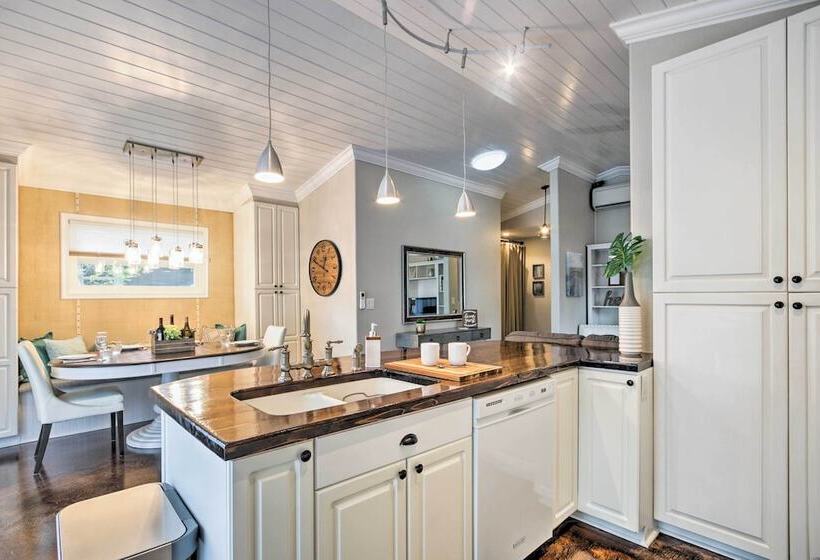 Chic Sarasota Cottage: Near Beaches & Downtown!