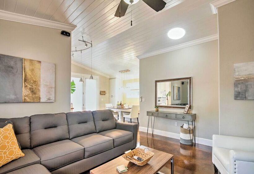 Chic Sarasota Cottage: Near Beaches & Downtown!