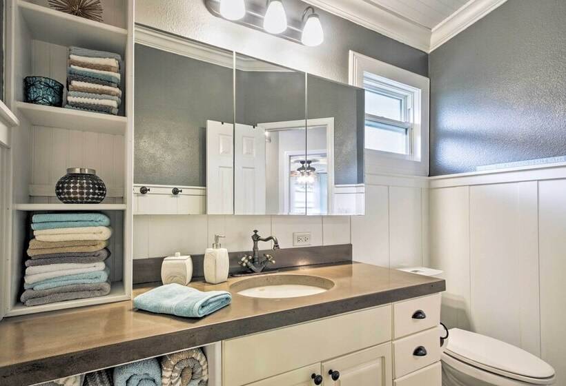 Chic Sarasota Cottage: Near Beaches & Downtown!