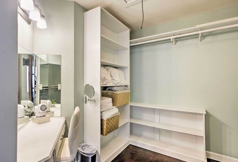 Chic Sarasota Cottage: Near Beaches & Downtown!