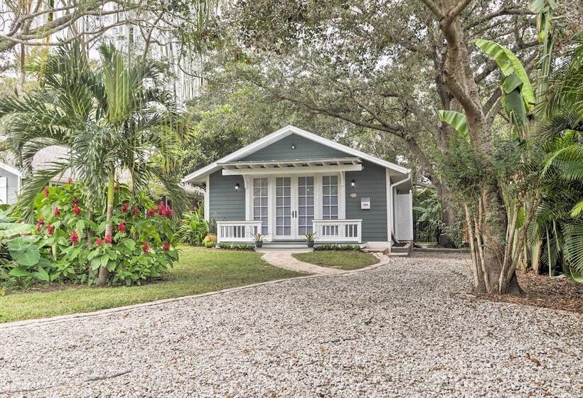 Chic Sarasota Cottage: Near Beaches & Downtown!