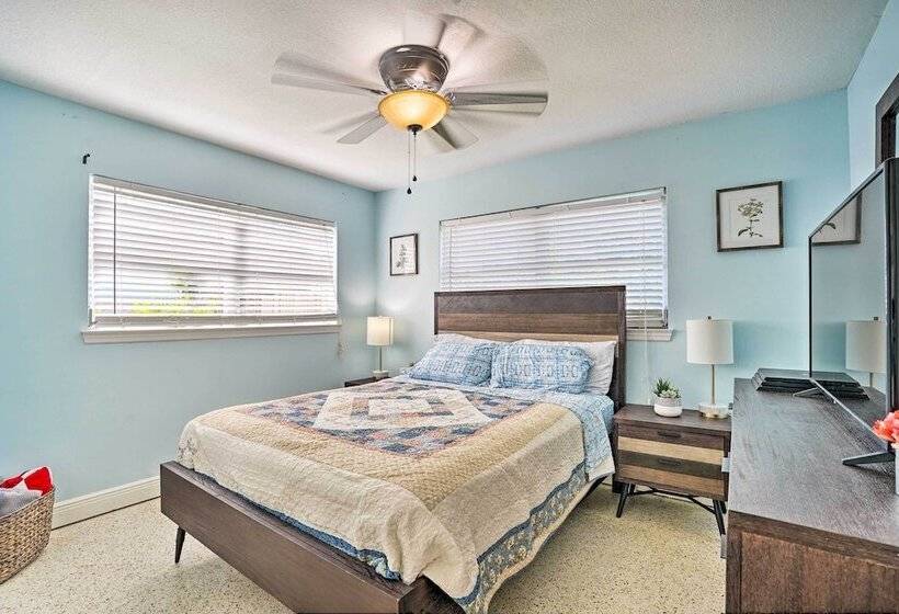 Coastal Bonita Shores Holiday Home Near Beach!