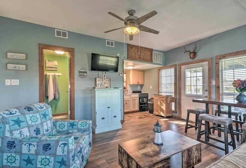 Canalfront Cabin In Sargent: 1 Mile To Beach!