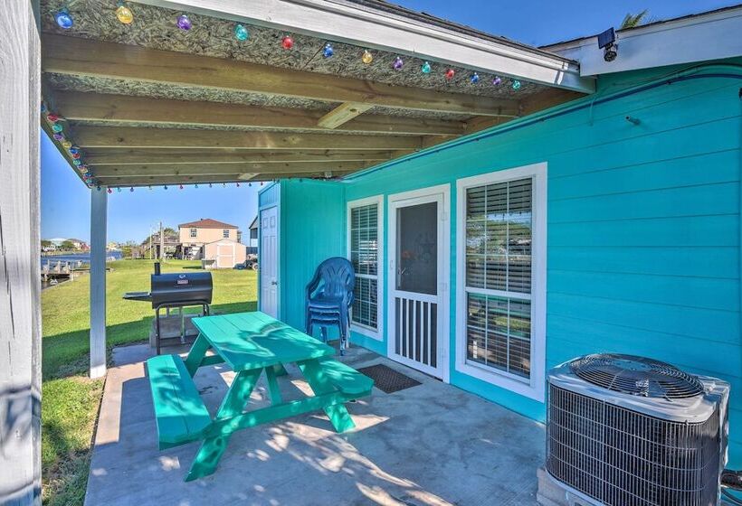 Canalfront Cabin In Sargent: 1 Mile To Beach!