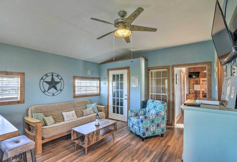 Canalfront Cabin In Sargent: 1 Mile To Beach!