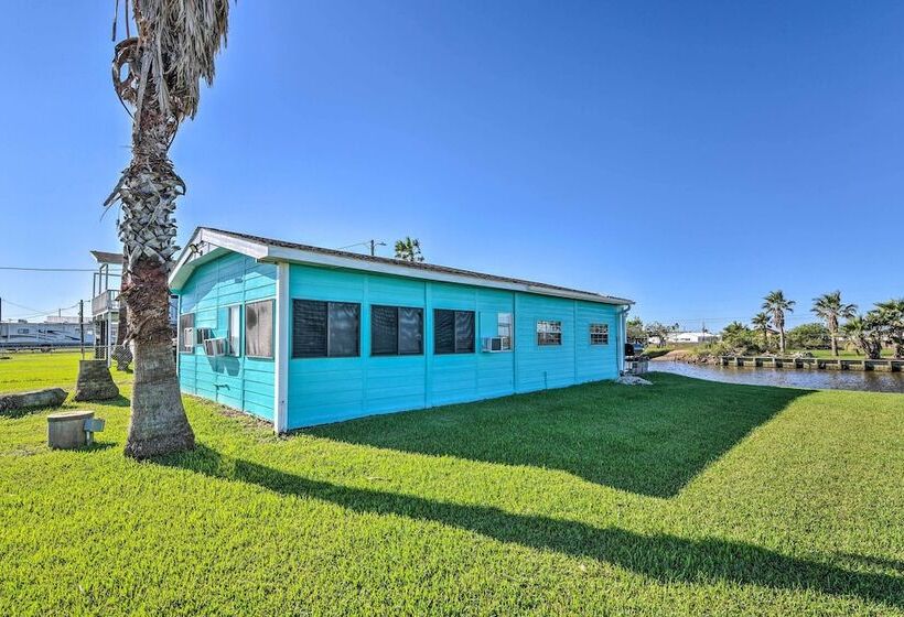 Canalfront Cabin In Sargent: 1 Mile To Beach!