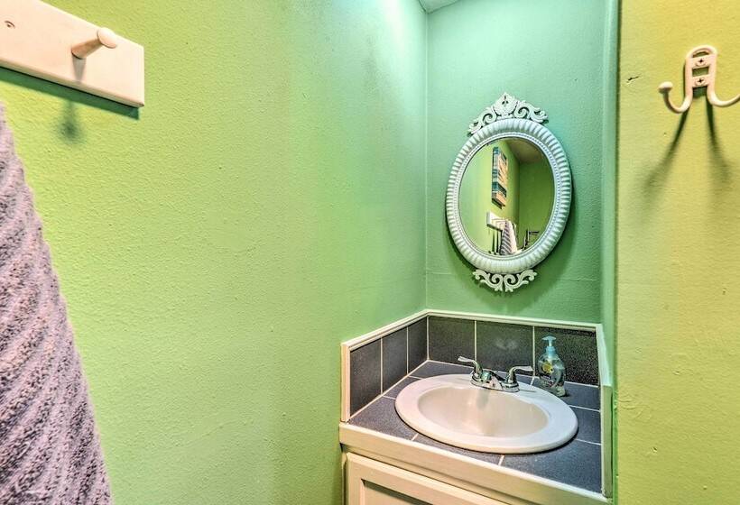 Canalfront Cabin In Sargent: 1 Mile To Beach!