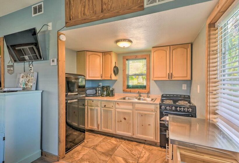 Canalfront Cabin In Sargent: 1 Mile To Beach!