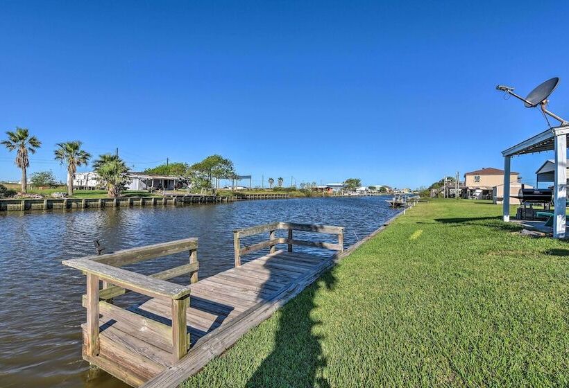 Canalfront Cabin In Sargent: 1 Mile To Beach!