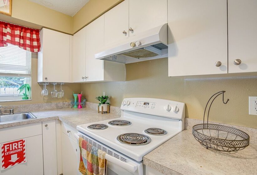 5 Mi To Beach: Family Friendly Home In Clearwater!