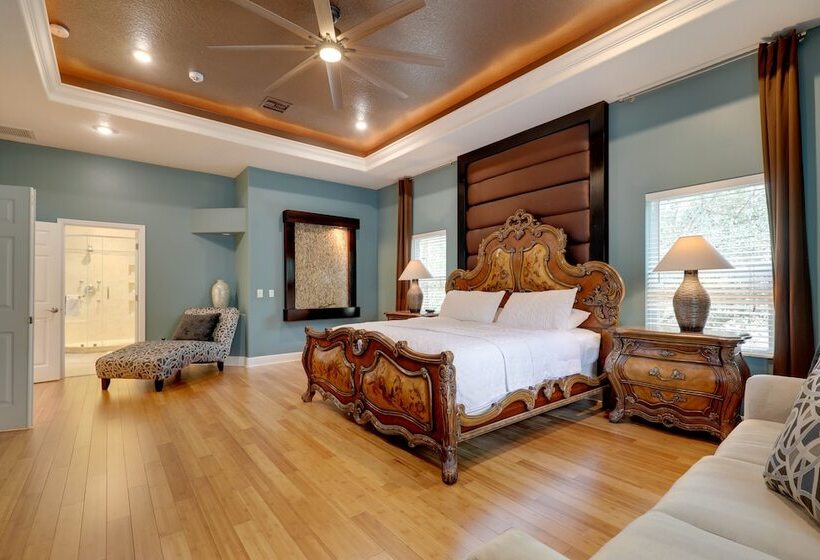 Contemporary Brandon Home W/ Pool & Game Room