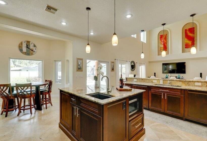 Contemporary Brandon Home W/ Pool & Game Room