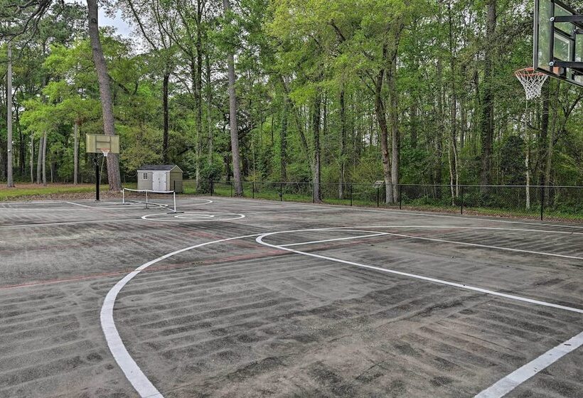 Cottage W/ Deck & Pool Access ~ 6 Mi To Beach