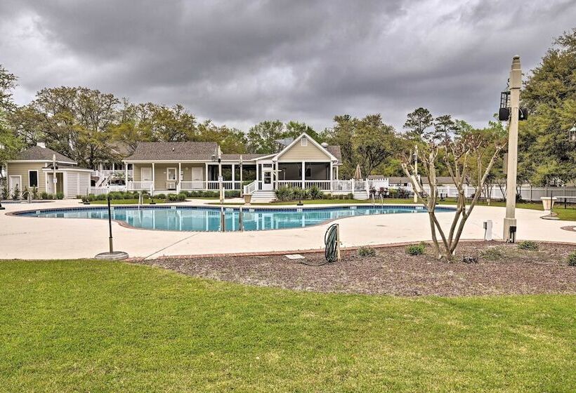 Cottage W/ Deck & Pool Access ~ 6 Mi To Beach