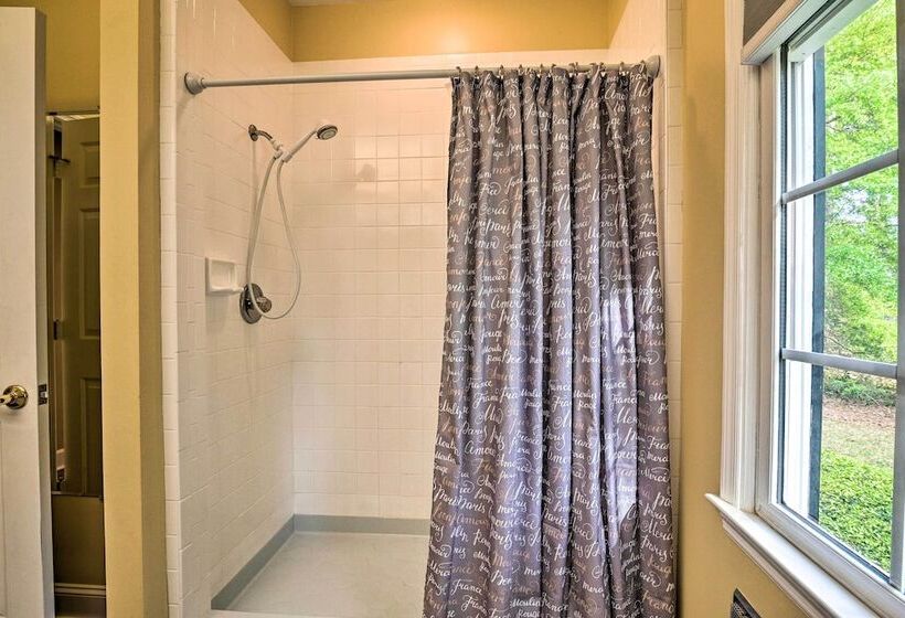 Cottage W/ Deck & Pool Access ~ 6 Mi To Beach