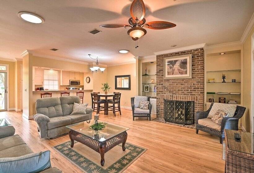 Cottage W/ Deck & Pool Access ~ 6 Mi To Beach