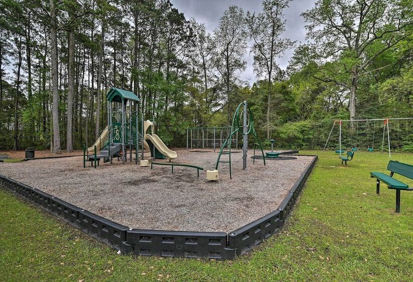 Cottage W/ Deck & Pool Access ~ 6 Mi To Beach