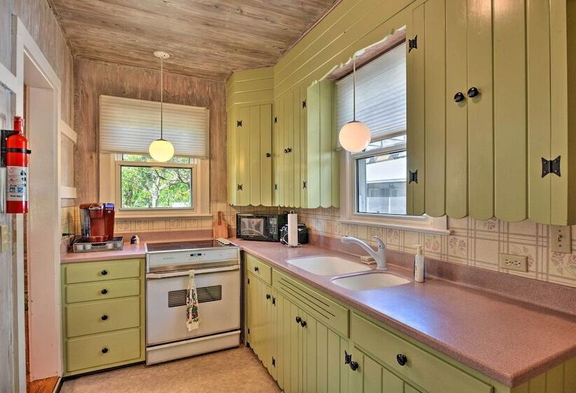 Cottage W/ Private Pool   Walk To Lake Wales!