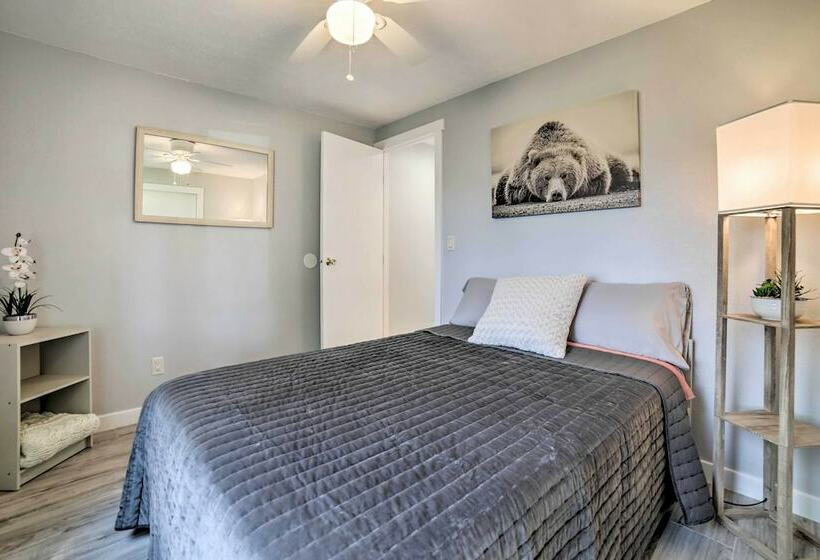 Cozy Ashton Abode W/ Yard   Near Park & Pool!