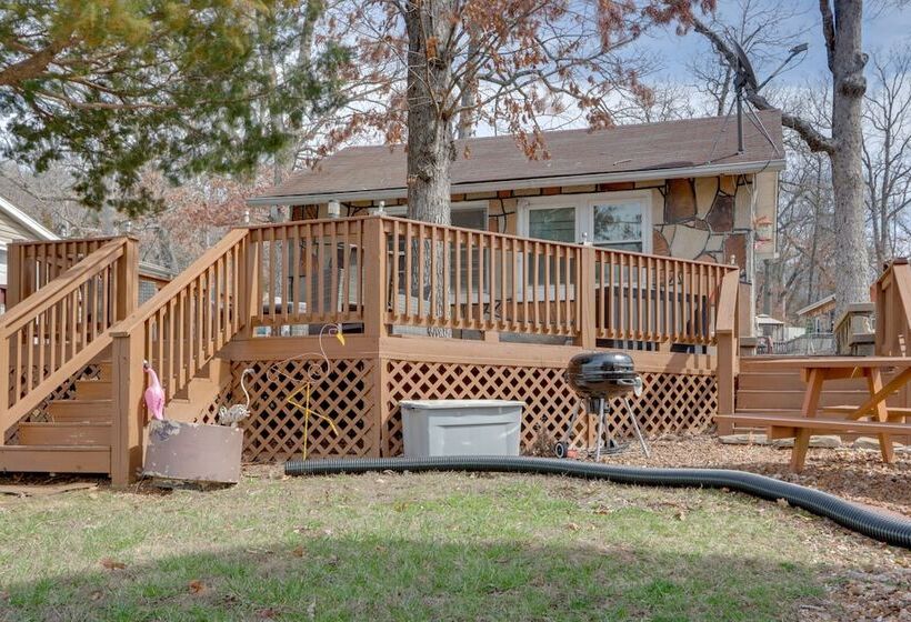 Cozy Camdenton Cottage W/ Deck + Boat Dock Access!