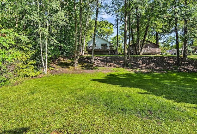 Cozy Carp Lake Cottage W/ Dock, Kayaks & Fire Pit