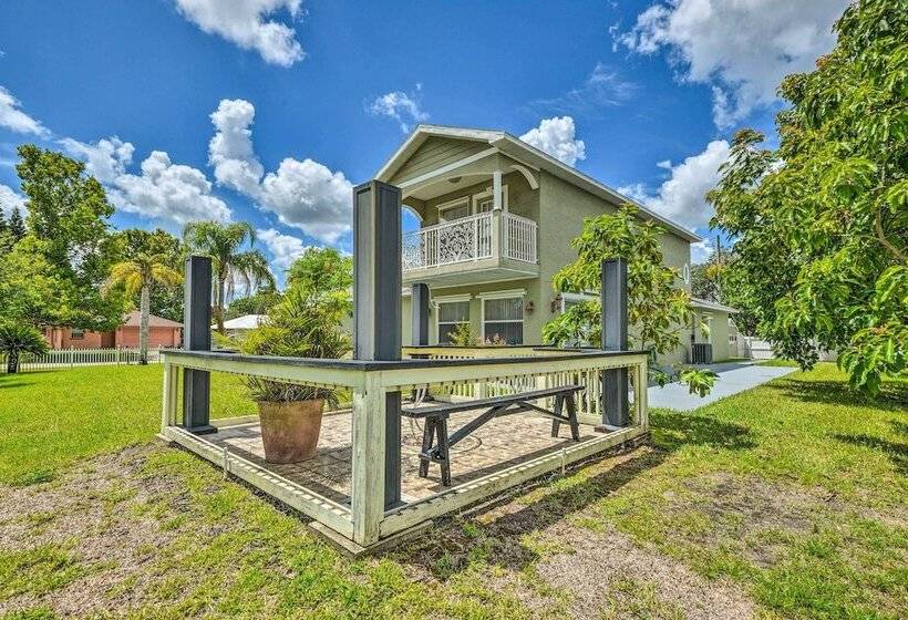 Cozy Coastal Retreat W/ Grill < 5 Mi To Beach