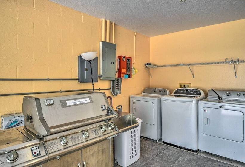 Cozy Coastal Retreat W/ Grill < 5 Mi To Beach