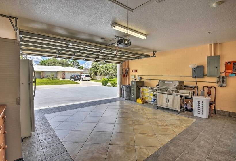 Cozy Coastal Retreat W/ Grill < 5 Mi To Beach