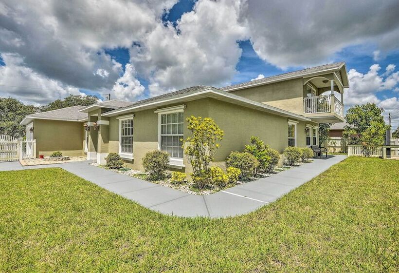 Cozy Coastal Retreat W/ Grill < 5 Mi To Beach