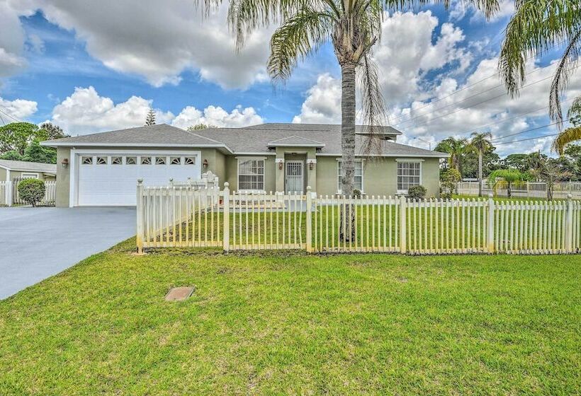 Cozy Coastal Retreat W/ Grill < 5 Mi To Beach