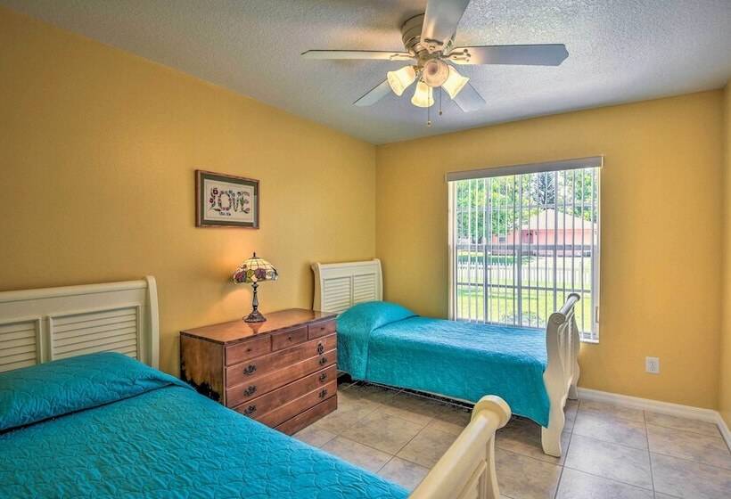 Cozy Coastal Retreat W/ Grill < 5 Mi To Beach