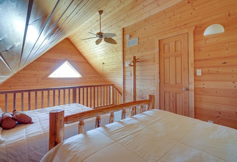 Cozy Columbia Cabin W/ Shared Lake Dock!