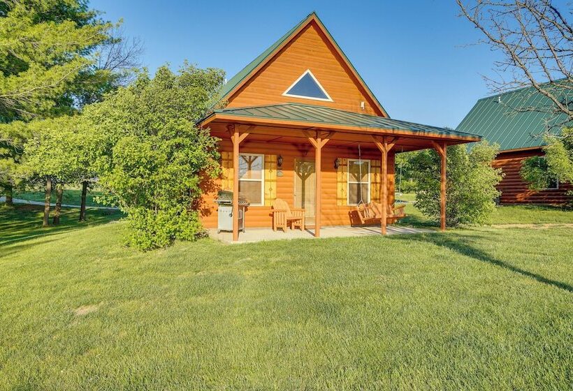 Cozy Columbia Cabin W/ Shared Lake Dock!