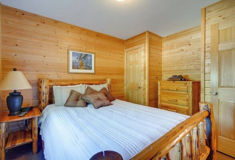 Cozy Columbia Cabin W/ Shared Lake Dock!