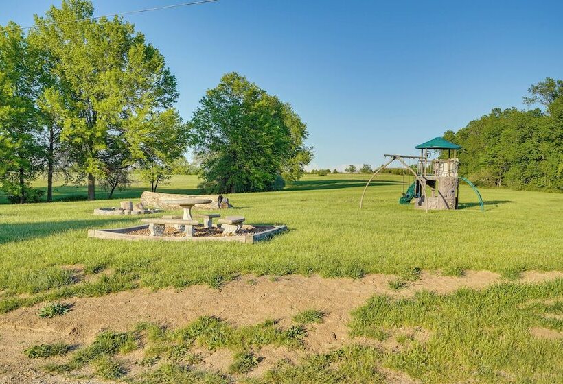 Cozy Columbia Cabin W/ Shared Lake Dock!