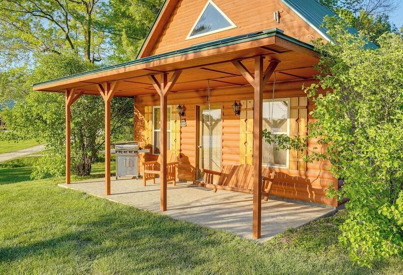 Cozy Columbia Cabin W/ Shared Lake Dock!
