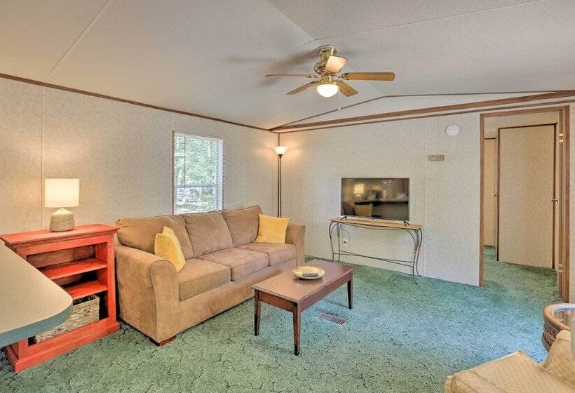 Cozy Florida Getaway, 14 Mi To Royal Springs!