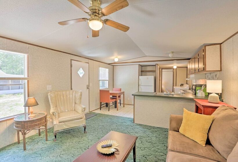 Cozy Florida Getaway, 14 Mi To Royal Springs!