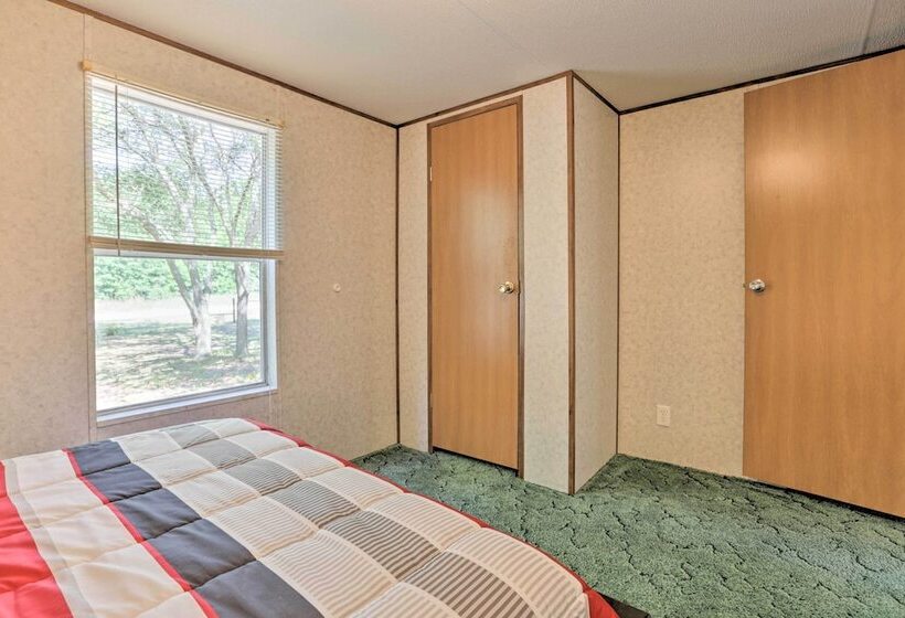 Cozy Florida Getaway, 14 Mi To Royal Springs!