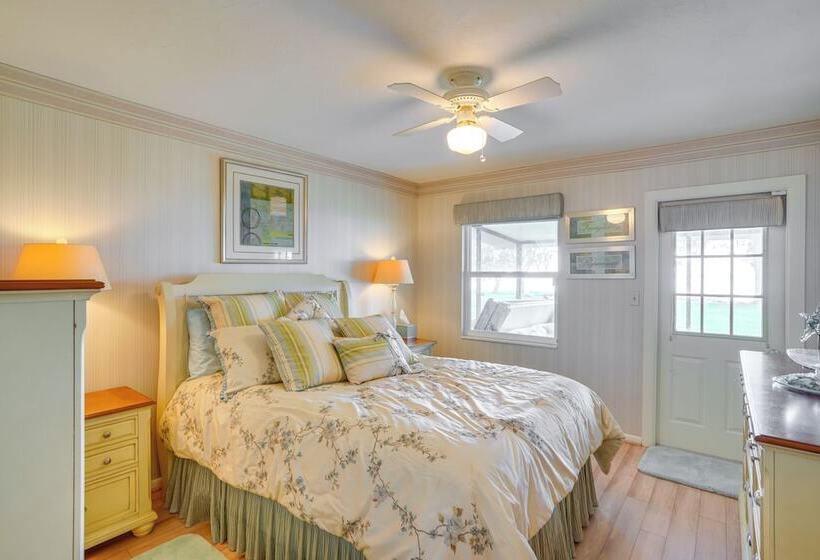 Cozy Frostproof Escape W/ Private Hot Tub!