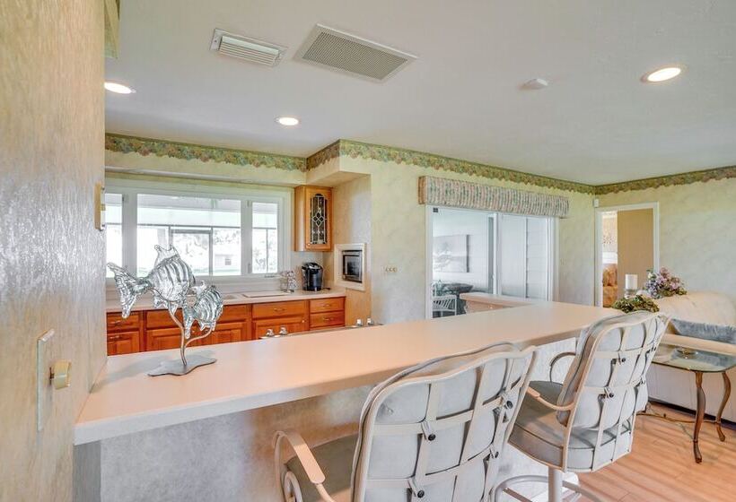 Cozy Frostproof Escape W/ Private Hot Tub!