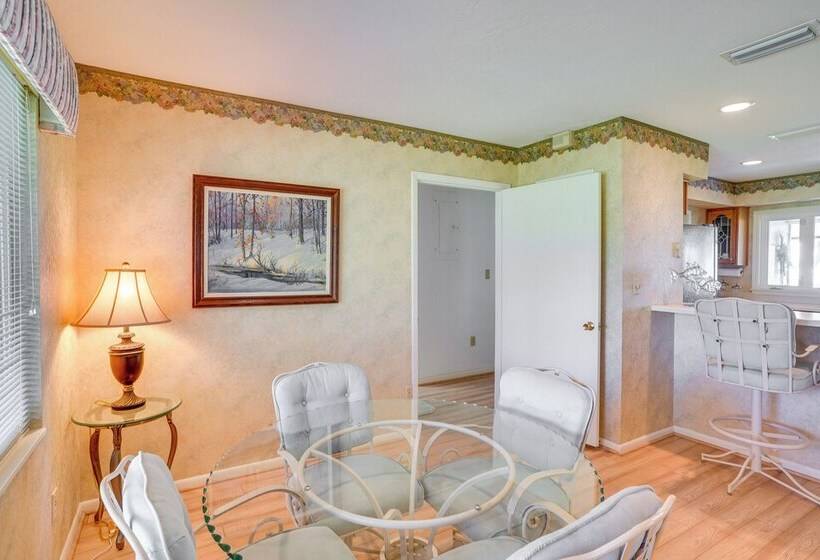 Cozy Frostproof Escape W/ Private Hot Tub!