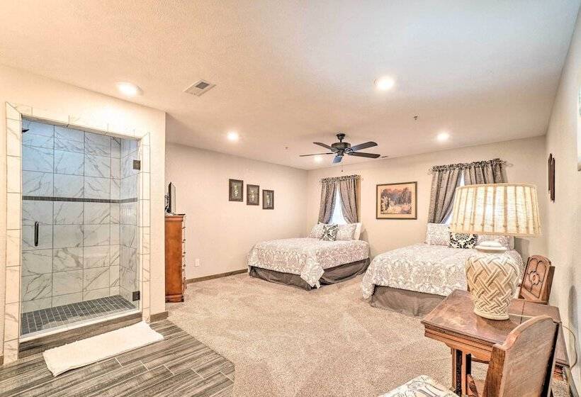 Cozy Hollister Cabin: Perfect For Families!