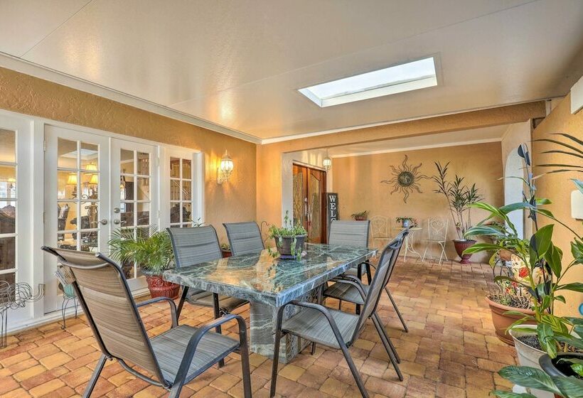 Cozy Home In Heart Of Tampa W/ Lanai & Pool!