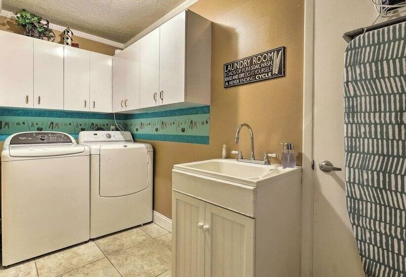 Cozy Home In Heart Of Tampa W/ Lanai & Pool!