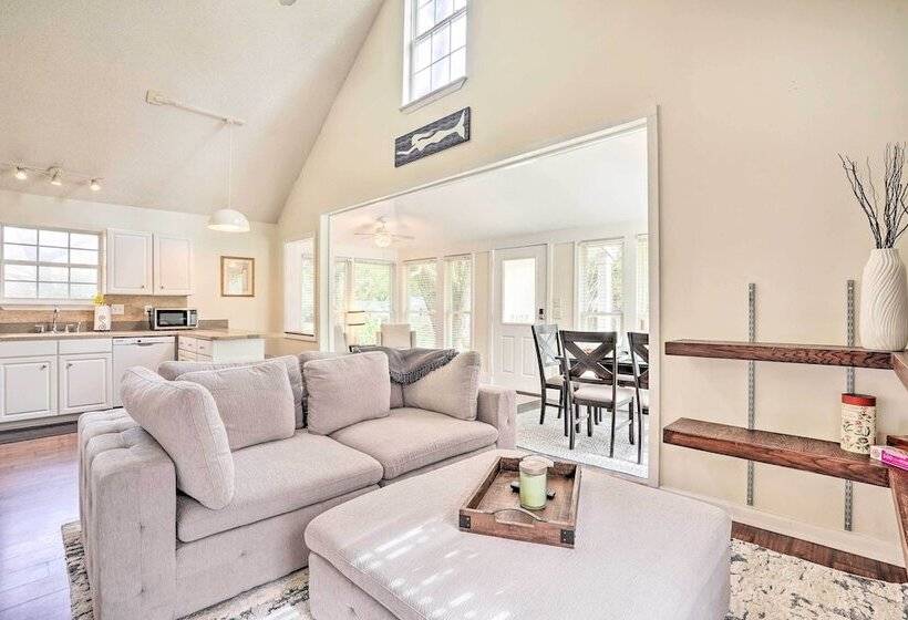 Cozy Home W/ Yard ~ 9 Mi To Dtwn Charleston!