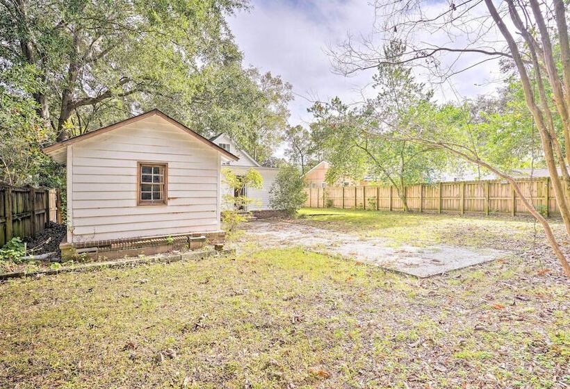 Cozy Home W/ Yard ~ 9 Mi To Dtwn Charleston!