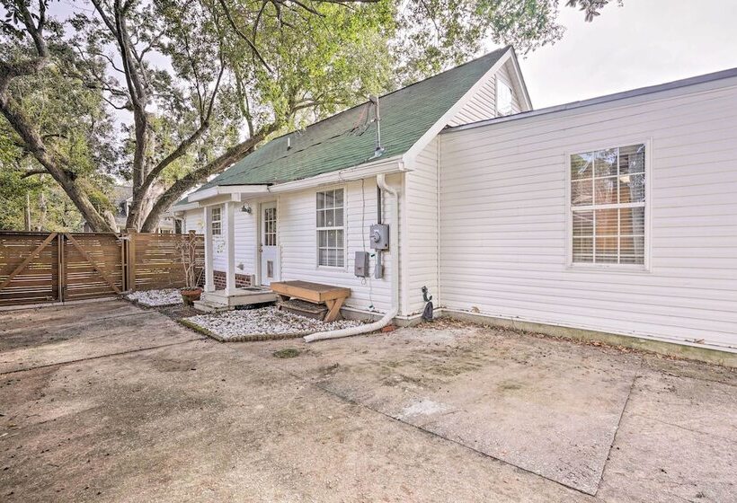 Cozy Home W/ Yard ~ 9 Mi To Dtwn Charleston!