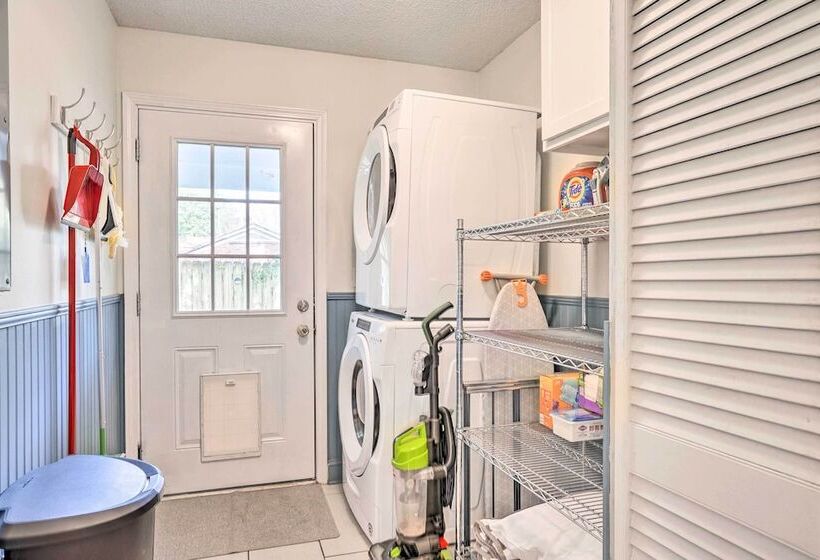 Cozy Home W/ Yard ~ 9 Mi To Dtwn Charleston!