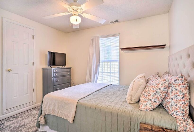Cozy Home W/ Yard ~ 9 Mi To Dtwn Charleston!